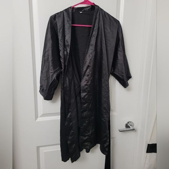 Black silky robe sz medium - Picture 5 of 7